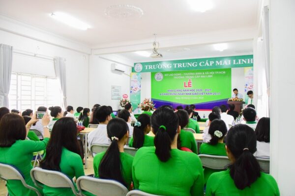 Lễ khai giảng trường trung cấp Mai Linh